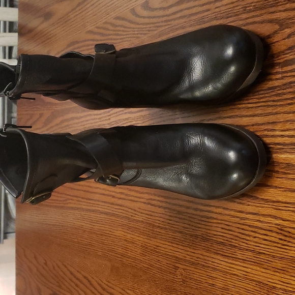 Lucky black leather boots - Picture 6 of 8